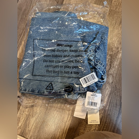 🪽SOLD🪽NWT Good American ‘Good Boy’ Jeans👖 - Picture 3 of 10